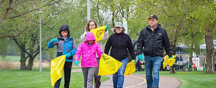 Photo of family walking with bags at Riverfest