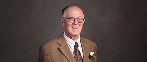 A smiling portrait of Councillor Mike Killick