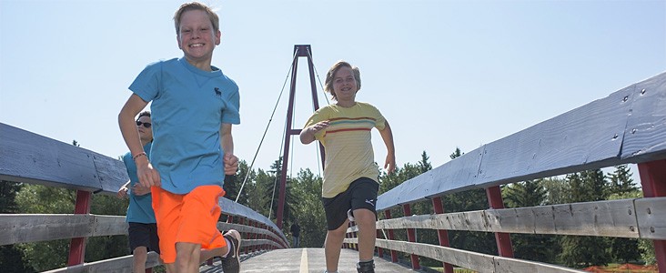 Kids running on Red Willow Trail bridge.