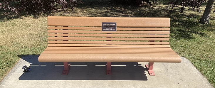 Commemorative plague on bench in Saint Albert, Alberta