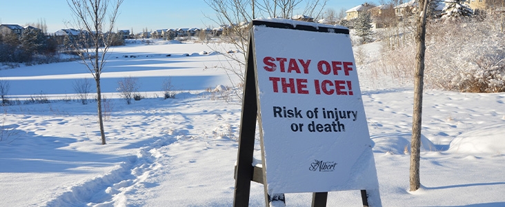 Sign that says Stay off the Ice!